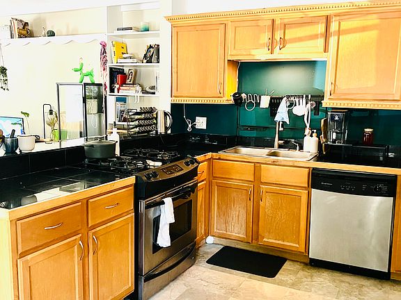 3rd image of 1607 N Astor St #1