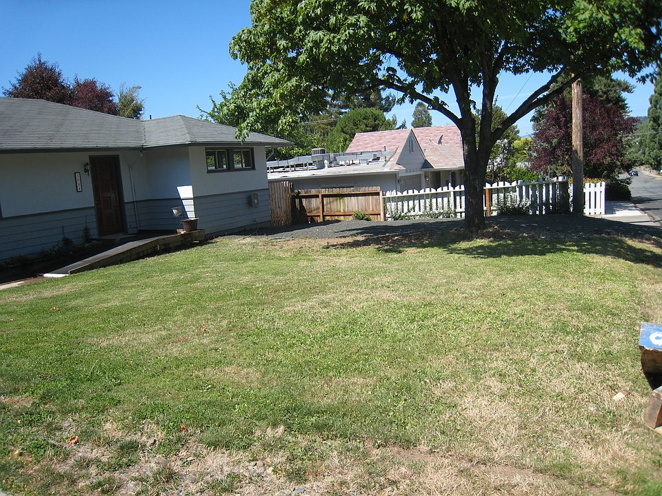 2nd image of 1011 NE Savage St