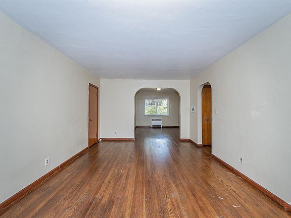 5th image of 3525 Hazelwood Ave