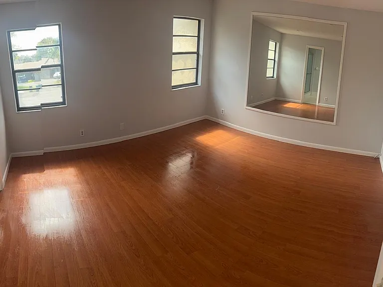 6180 Pine Tree Ln — Photo 2