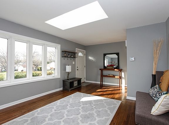 3rd image of 6023 Leonard Ave