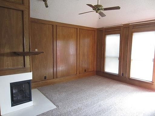 1st image of 731 Red Oak Dr