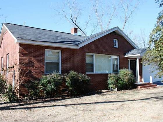 1st image of 301 Peachtree Cir