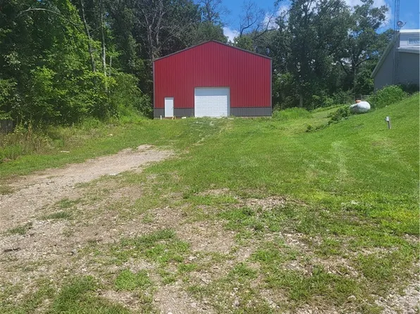 105 Valley Rd, Montezuma, IA 50171