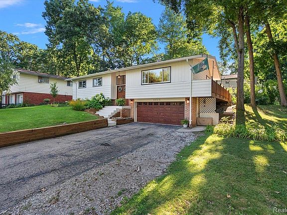 4th image of 6023 Paramus
