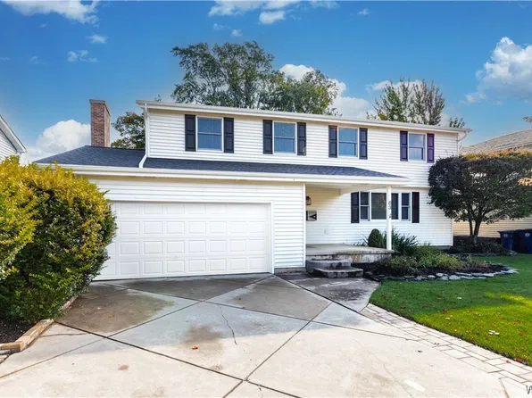 83 Brooklane Dr, Williamsville, NY 14221