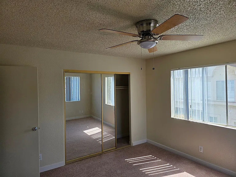 DNY9329 — Photo 10