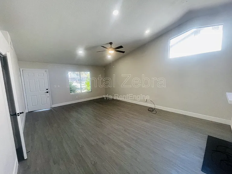 423 El Portal Ct — Photo 8