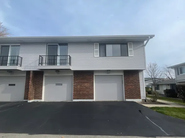 225 Barcliffe Ln, Schaumburg, IL 60194