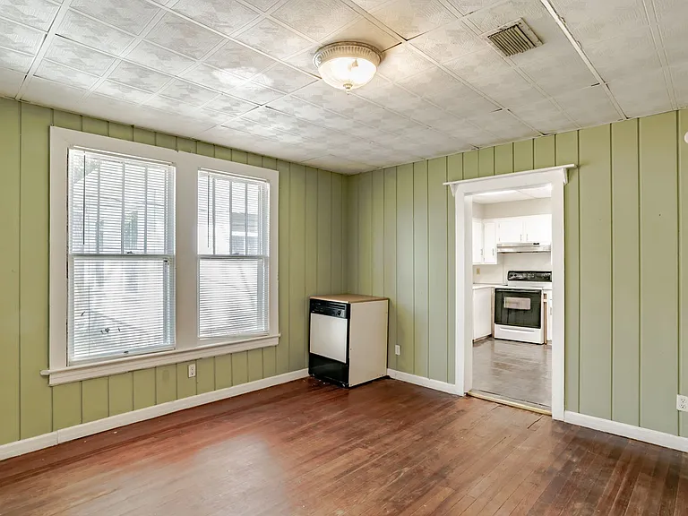 310 Stanley Ave — Photo 12