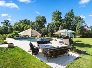 18 Trafalgar Dr, Livingston, NJ 07039