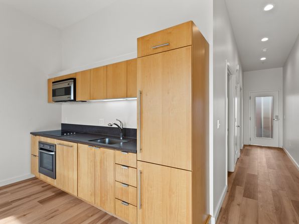 2025 NE 44th Ave UNIT 402