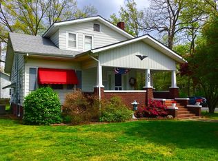 302 S McLeansboro St, Benton, IL 62812