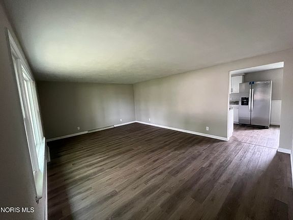 5th image of 830 N Walnut St