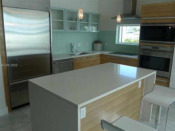 2nd image of 2020 N Bayshore Dr APT 501