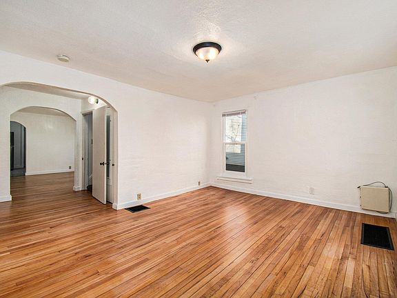 4th image of 417 Sherman St