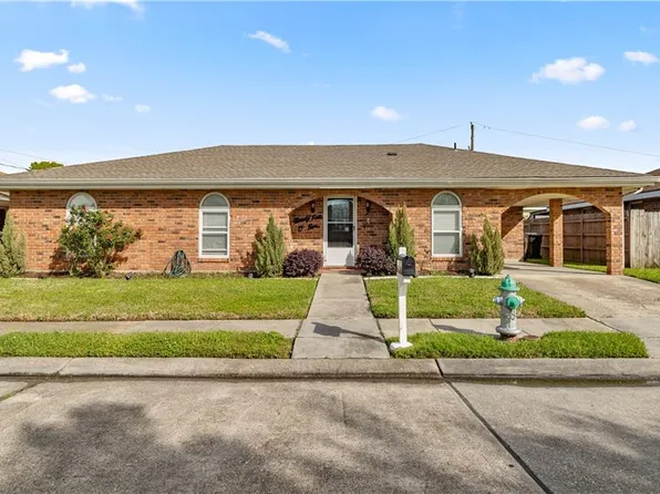 2405 Artillery Dr, Chalmette, LA 70043