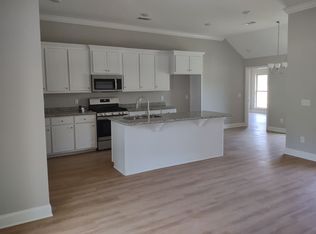 560 Silver Hill Dr, Pearl, MS 39208