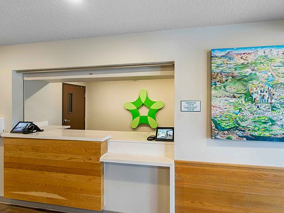 Lobby and Guest Check-in