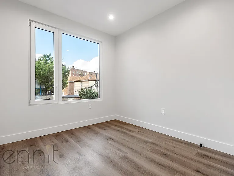 125 Kings Hwy #3E — Photo 9