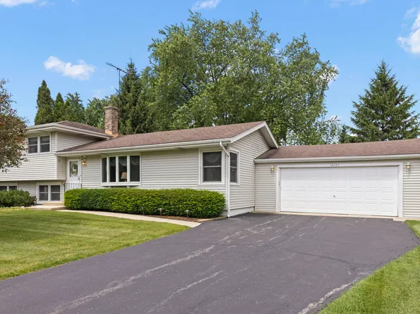 3S582 Behrs Circle Dr W, Warrenville, IL 60555