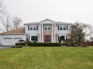 8 Walnut Ln, Manalapan, NJ 07726