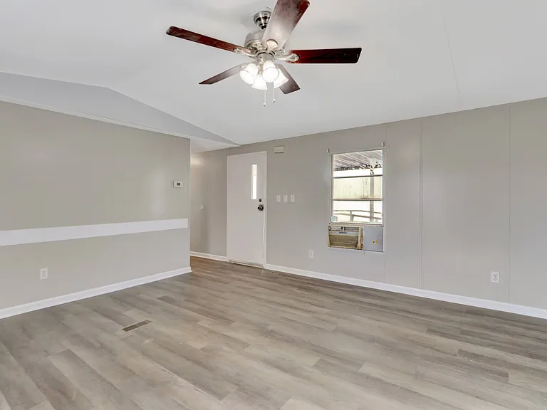 2751 Malvern Ave — Photo 32