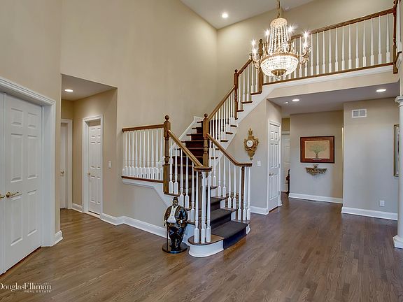 4th image of 1 Hathaway Ln