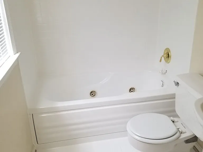 321 Wilkes St — Photo 14
