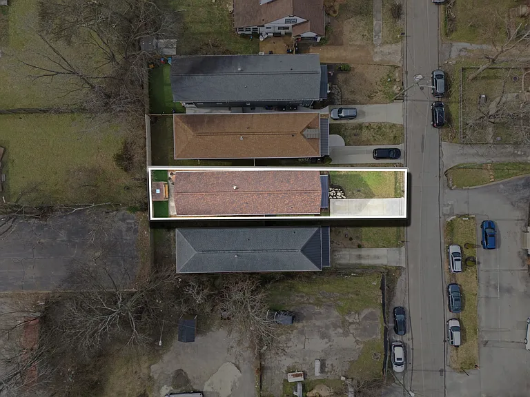 1034 Burchwood Ave — Photo 2