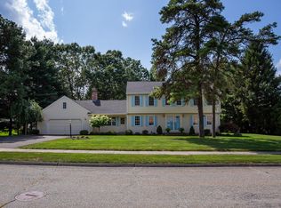 66 Erskine Dr, Longmeadow, MA 01106