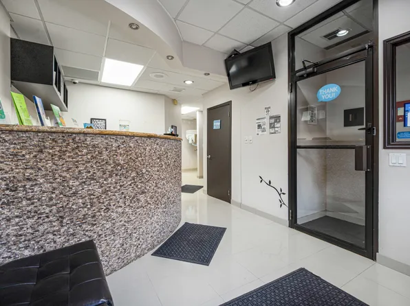 62-22 Myrtle Avenue image 10 of 16