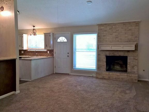 3rd image of 4007 Pin Oak Dr