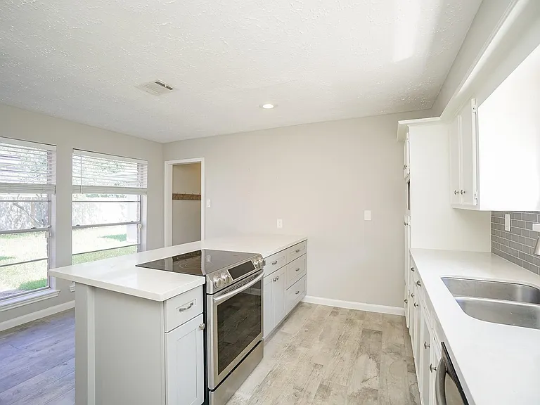 22418 Goldstone Dr — Photo 12