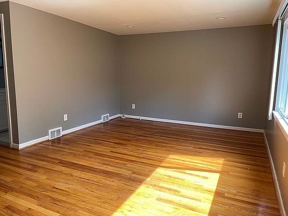 3rd image of 30341 Bretton St