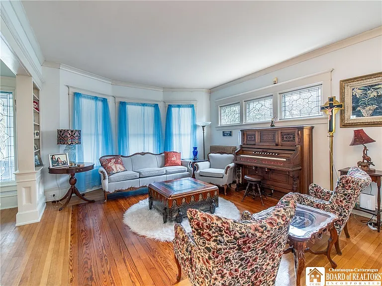 98 Forest Ave — Photo 2