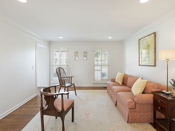 5th image of 605 Dorshire Ln