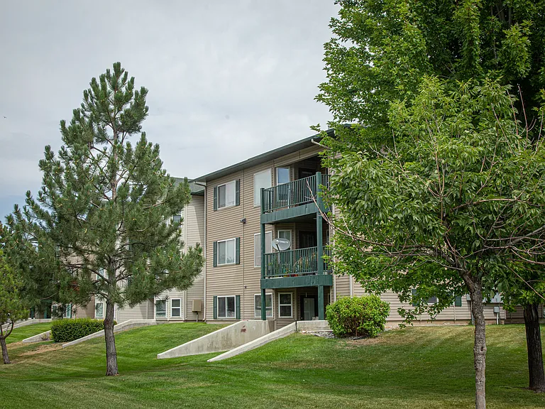 Hanbury Manor Apartments — Photo 29
