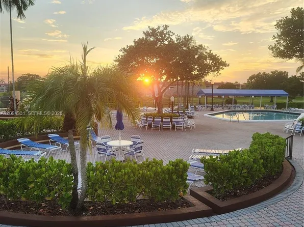 8891 Sunrise Lakes Blvd APT 302, Sunrise, FL 33322