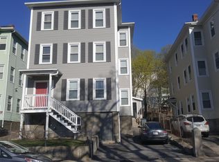 21 1/2 Elizabeth St APT 1, Worcester, MA 01605