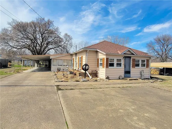 211 S Lincoln St, Garnett, KS 66032