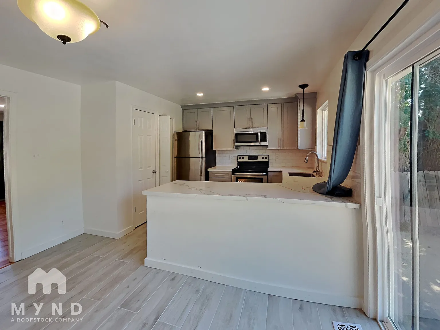 4 bed, 2.0 bath, 1296 sqft, $2,469 — Photo 2