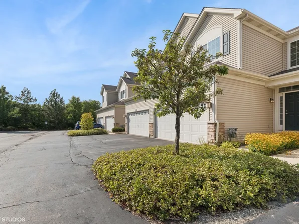 534 S Jade Ln, Round Lake, IL 60073