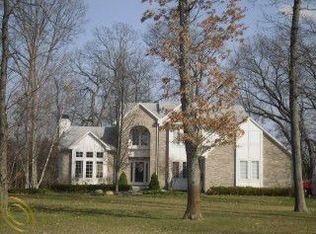 10463 Otter Dr, South Lyon, MI