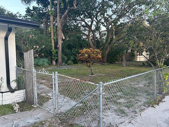 2nd image of 2200 SW 3rd Ave #2