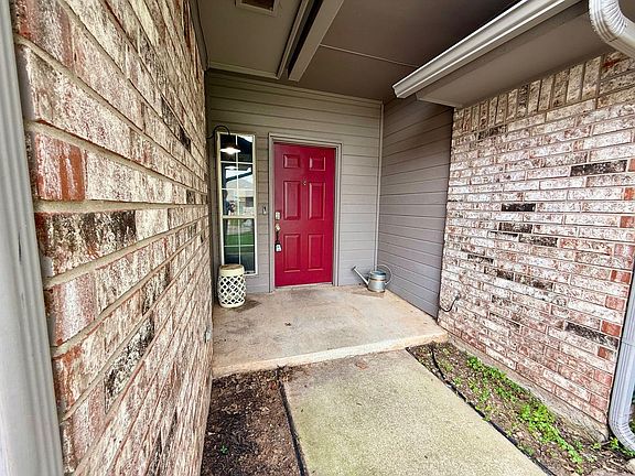 3rd image of 2808 E Lake Dr