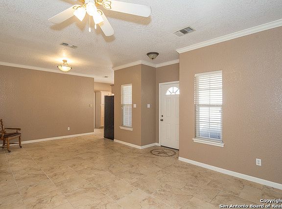 3rd image of 1647 Honeysuckle Ln