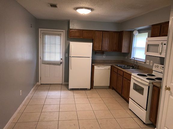 2nd image of 7920 Arcadia Ln