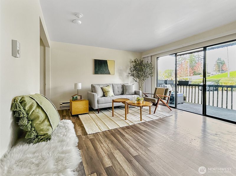 3rd image of 19411 56th Avenue W #220