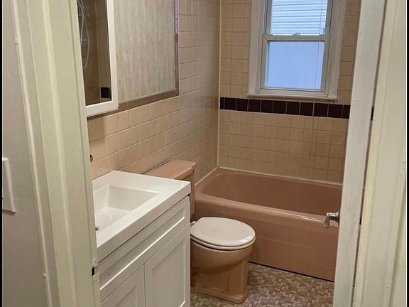 4th image of 48 Fieldway Ave #1